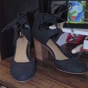 Ankle Strap Black Elegant Heels, Size 7.5